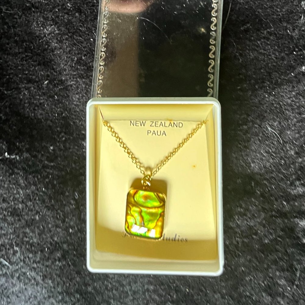 🎉Price Reduced🎉”NEW** New Zealand Paua Abalone Shell Gold-Tone Necklace